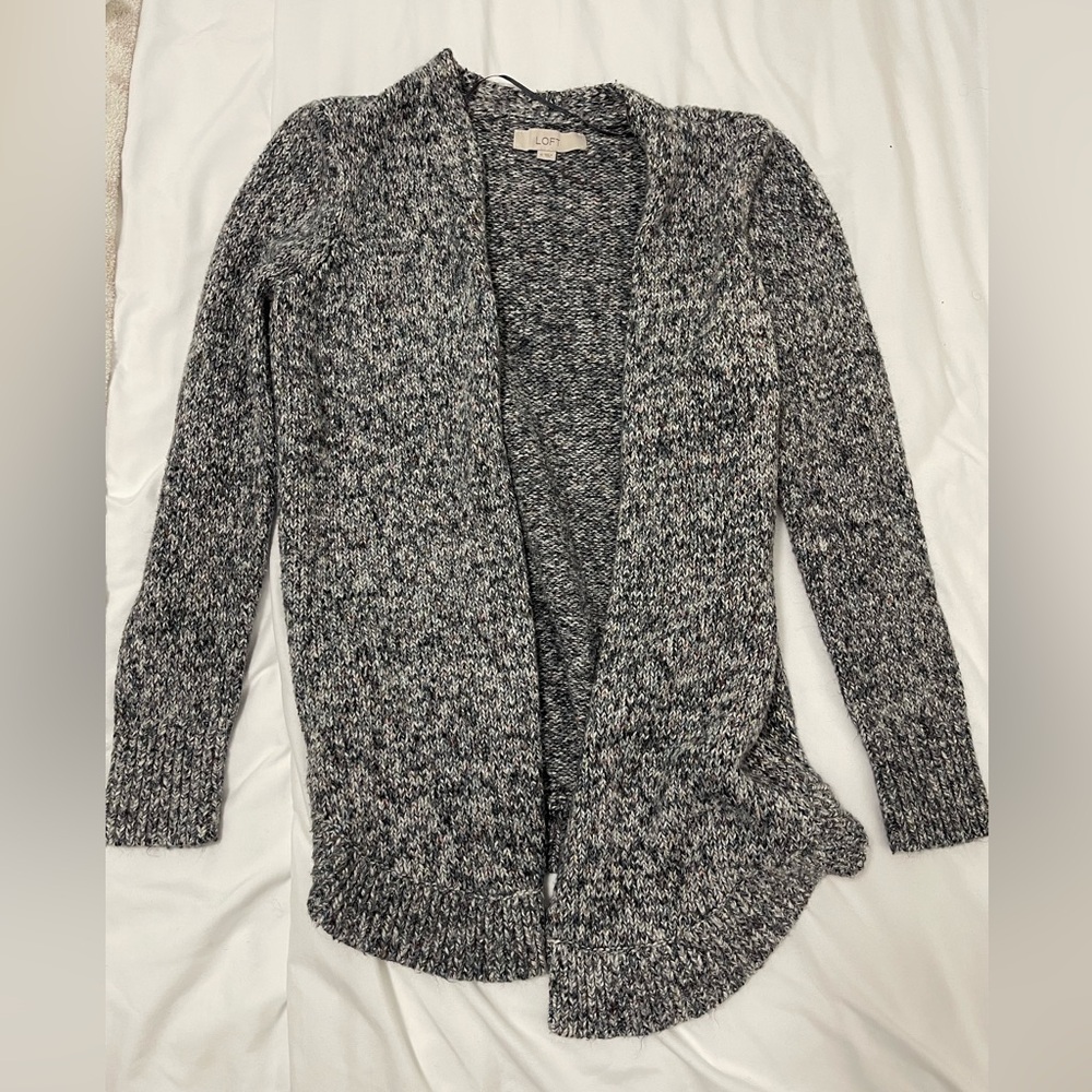 LOFT cozy cardigan with beautiful color specs in stitching